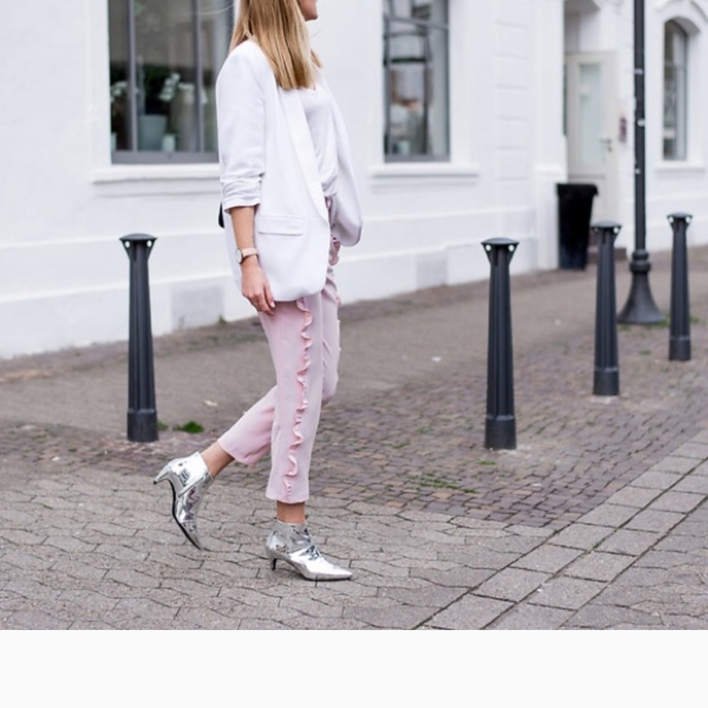 Zara Pink Cropped Ruffle Trim Pants